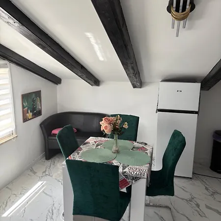 Kosi Apartment Vir